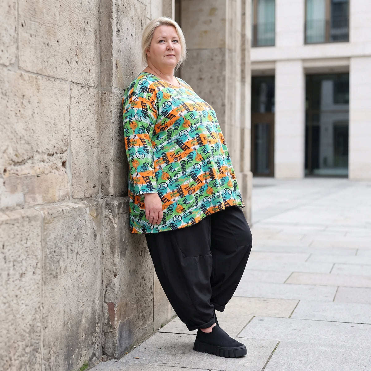 Shirt in A-Linie aus Stretchjersey mit grünem Multimuster luftig und locker fallend
