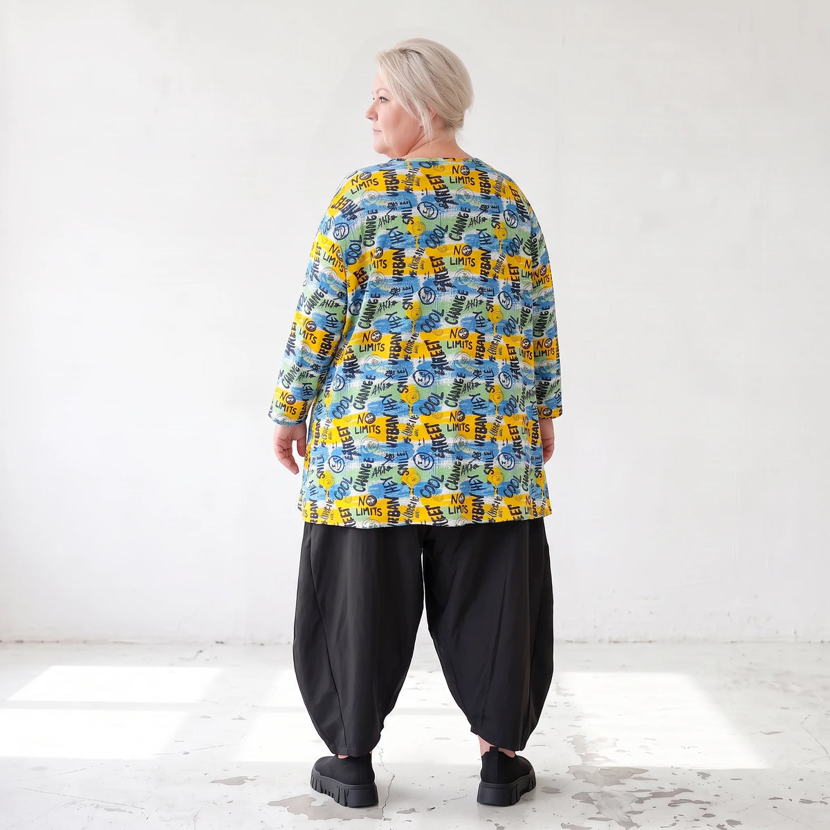 Jerseyshirt in Gelb/Multi mit Rundhalsausschnitt in A-Linie und 7/8-Arm lässig