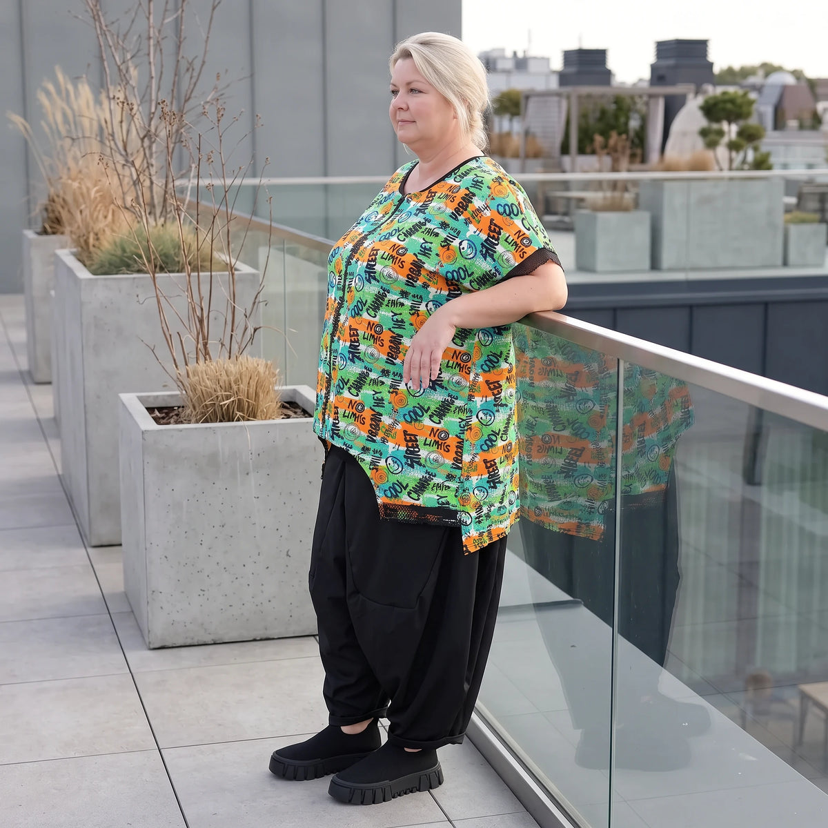 Vokuhilaweste aus softem Stretchjersey mit Netzdetail und lockerem Schnitt modern chic