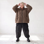 Teddyjacke warm mit Stehkragen Reißverschluss Nahttaschen und kastigem Schnitt modern