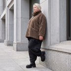 Teddyjacke warm mit Stehkragen Reißverschluss Nahttaschen und kastigem Schnitt modern