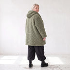 Flauschige khaki Teddyjacke im Ballonschnitt mit Kapuze und tiefen Taschen warm weich
