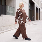Braune Ballonhose aus weichem Fleece mit elastischem Bund und Taschen mit Klappe vorn