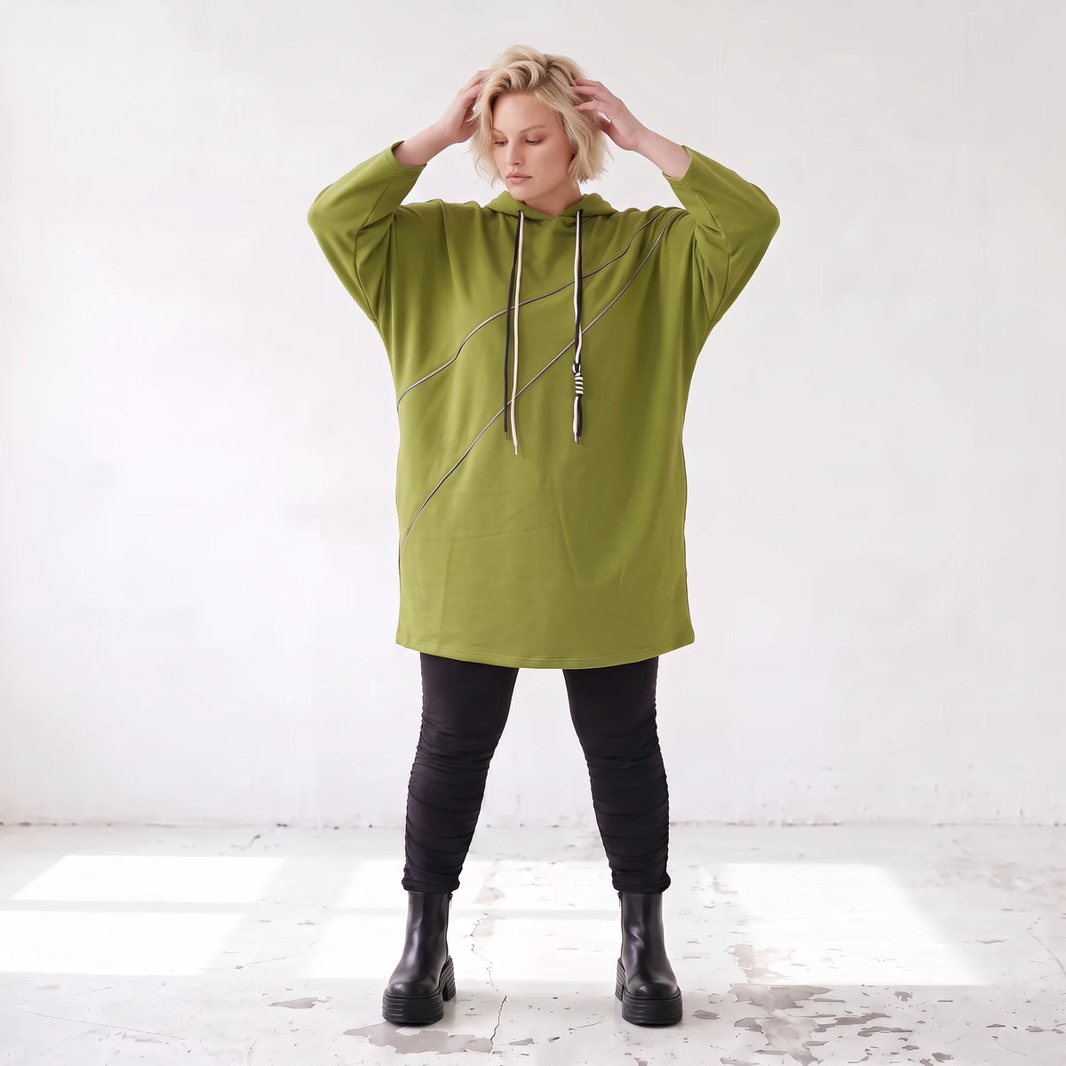 Olivgruener Fleece Hoody mit Stretchkomfort im geraden Schnitt warm und alltagstauglich