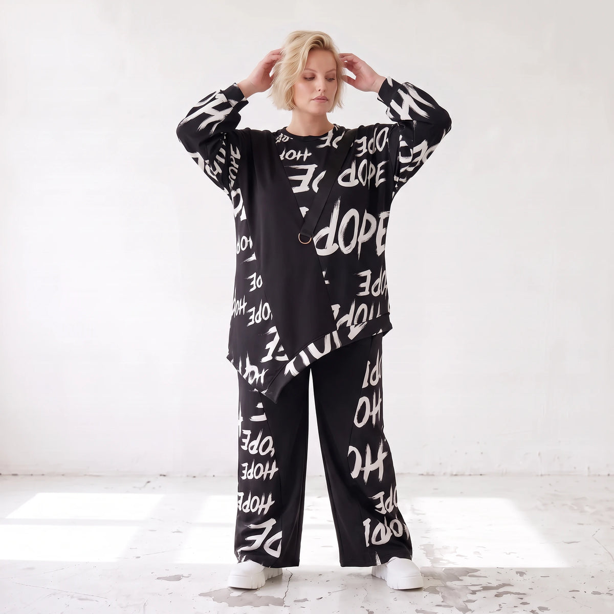 Kuscheliges Fleeceshirt mit asymmetrischem Schnitt und Zipfelsaum aus dehnbarem Stoff