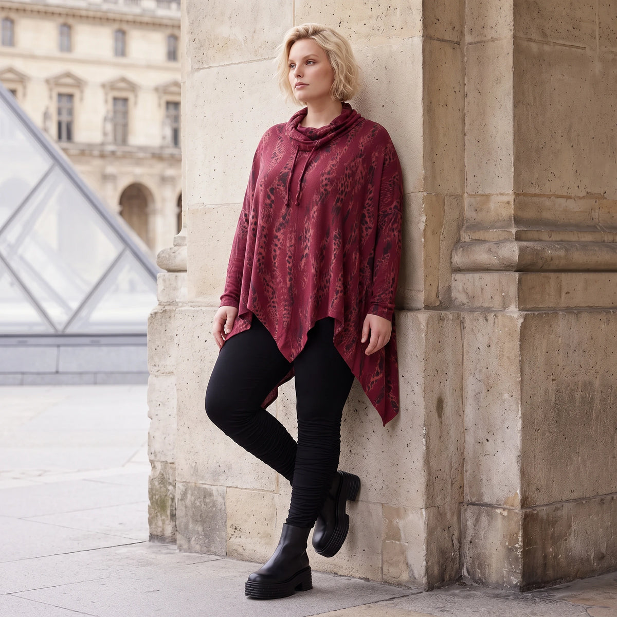 Rollkragenshirt in A-Linie aus Baumwolljersey in Bordeaux/Schwarz mit Tunnelzug Zipfelsaum