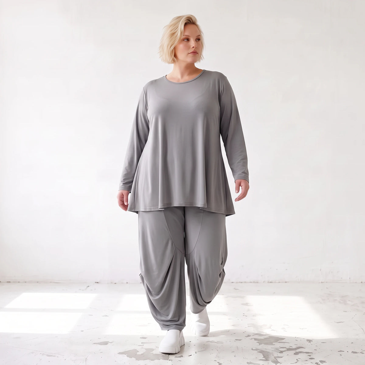 Langarmshirt in Glockenform aus Slinky mit Stretch und Rundhalsausschnitt fließend