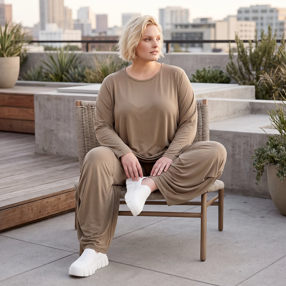 Camel Langarmshirt aus weichem Slinkystoff mit Stretch in Glockenform und Rundhals