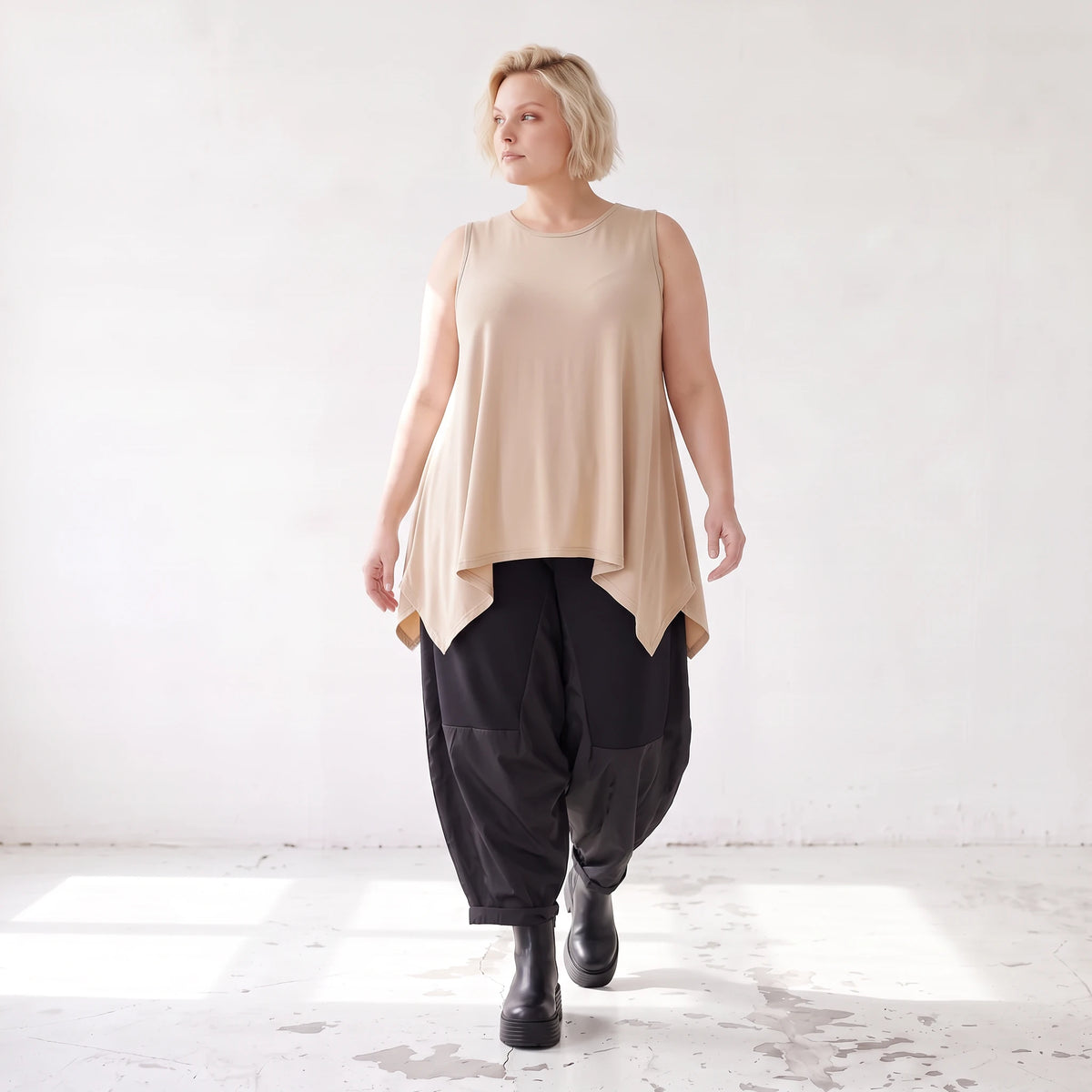 Ärmelloses Basic Top in A-Linie aus fließendem Slinkystoff mit Stretch und Zipfelsaum