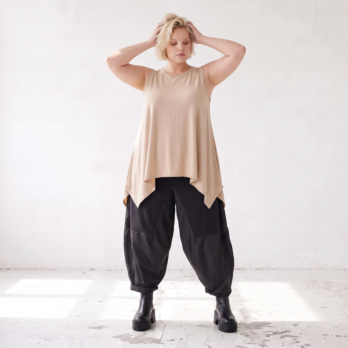 Ärmelloses Basic Top in A-Linie aus fließendem Slinkystoff mit Stretch und Zipfelsaum