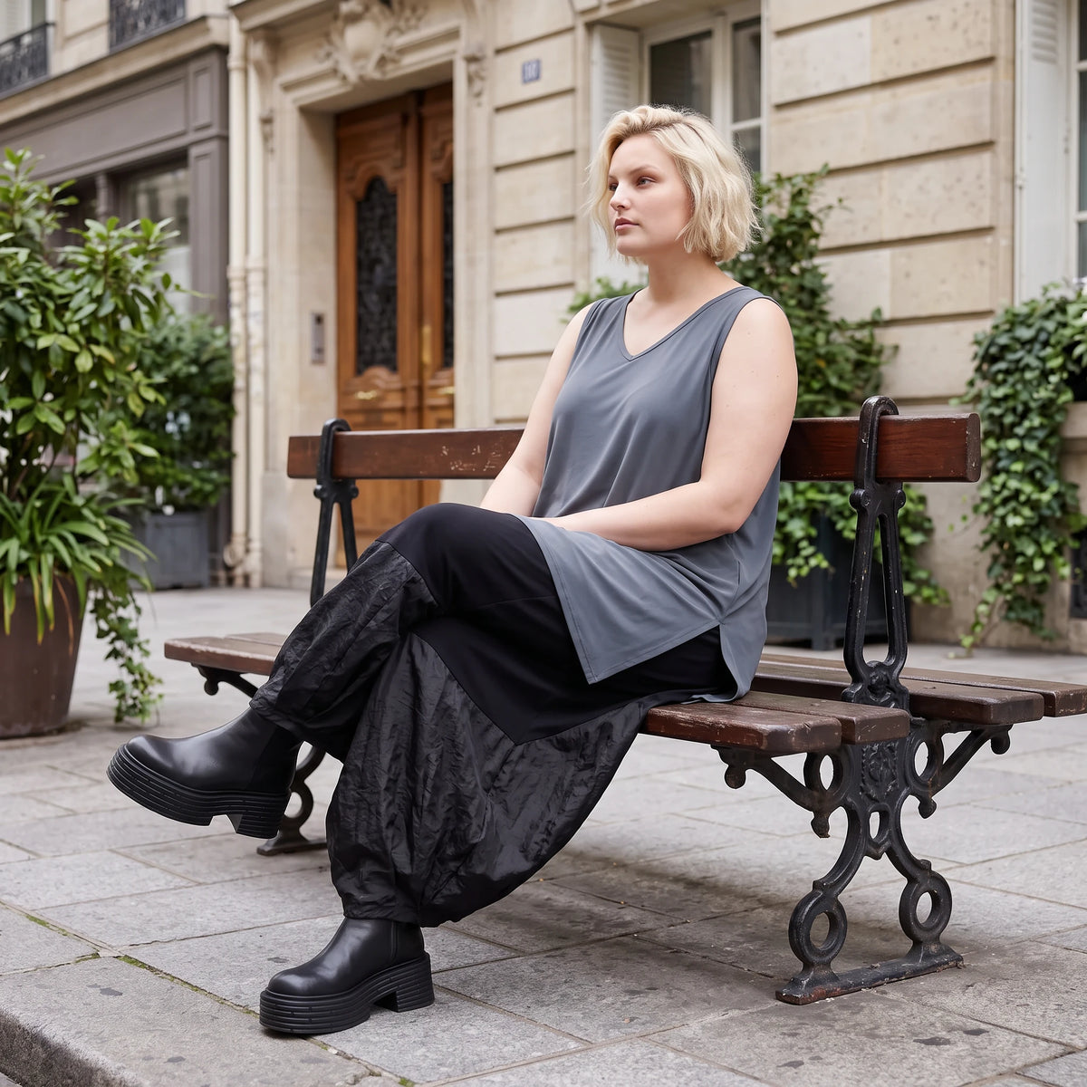Slinkytop mit V-Ausschnitt geradem Schnitt und seitlichen Schlitzen aus Stretchmaterial