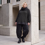 Weicher Strickpullover mit Rollkragen geradem Schnitt und seitlichen Schlitzen warm