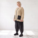 Beige Strickjacke Glockenform mit Reißverschluss Taschen Stretch und Rundhalsausschnitt