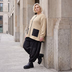 Beige Strickjacke Glockenform mit Reißverschluss Taschen Stretch und Rundhalsausschnitt