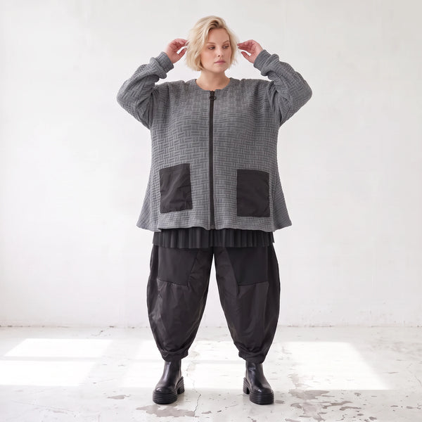 Strickjacke in A-Form mit Reißverschluss Rundhalsausschnitt Taschen Memorytaft leicht