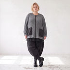 Strickjacke in A-Form mit Reißverschluss Rundhalsausschnitt Taschen Memorytaft leicht