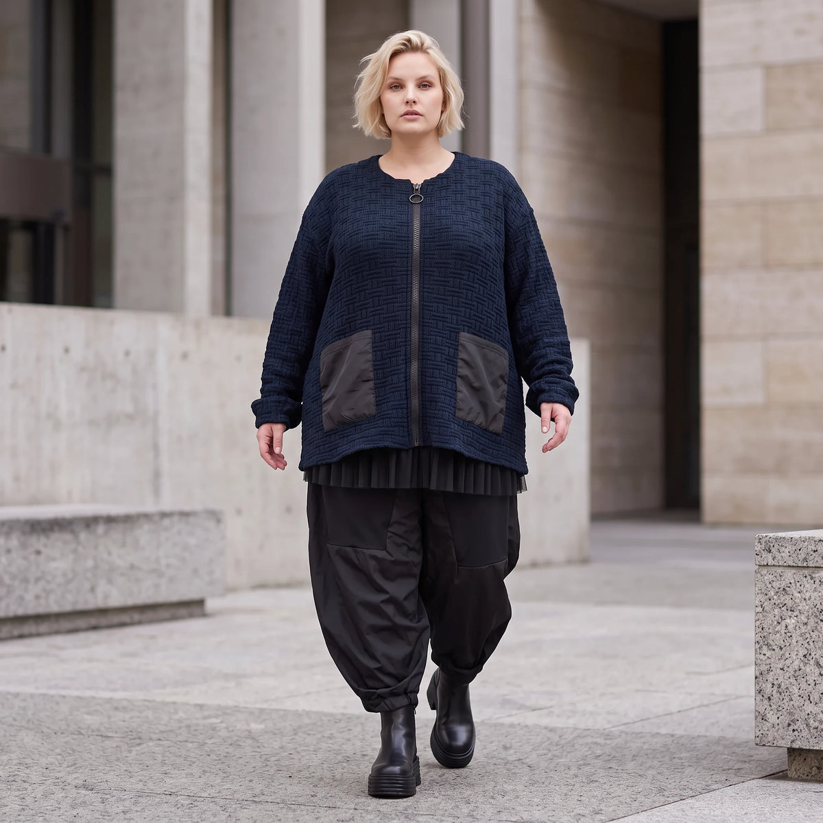 Marine Strickjacke in Glockenform mit Reißverschluss Taschen und softem Stretchmix