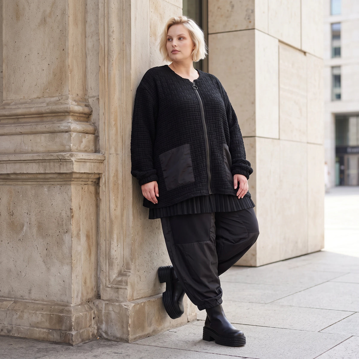 Kuschelige Strickjacke in Glockenform mit Reißverschluss Taschen und Stretchkomfort
