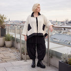 Cremefarbene Strickjacke in A-Linie mit Hemdkragen Knopfleiste Taschen Zipfelsaum