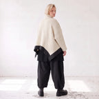 Cremefarbene Strickjacke in A-Linie mit Hemdkragen Knopfleiste Taschen Zipfelsaum