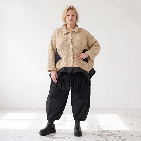 Beige Strickjacke in A-Linie mit Hemdkragen Zipfelsaum und warmem weichem Stretchgriff