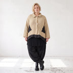 Beige Strickjacke in A-Linie mit Hemdkragen Zipfelsaum und warmem weichem Stretchgriff