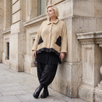 Beige Strickjacke in A-Linie mit Hemdkragen Zipfelsaum und warmem weichem Stretchgriff