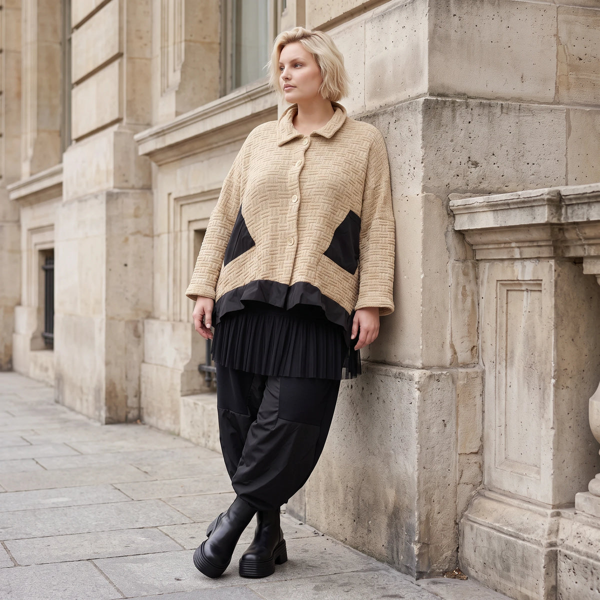 Beige Strickjacke in A-Linie mit Hemdkragen Zipfelsaum und warmem weichem Stretchgriff