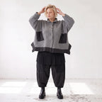 Graue Strickjacke in A-Linie mit Hemdkragen Knopfverschluss und Memorytaftakzent