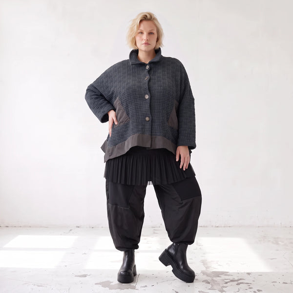Marineblaue Strickjacke in A-Linie mit Hemdkragen Knopfleiste Taschen und Zipfelsaum