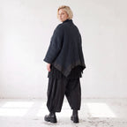 Marineblaue Strickjacke in A-Linie mit Hemdkragen Knopfleiste Taschen und Zipfelsaum