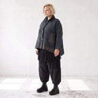 Marineblaue Strickjacke in A-Linie mit Hemdkragen Knopfleiste Taschen und Zipfelsaum