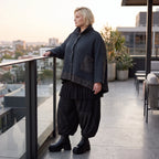 Marineblaue Strickjacke in A-Linie mit Hemdkragen Knopfleiste Taschen und Zipfelsaum