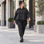 Schwarze Karottenhose aus Stretchdenim mit Elastikbund und Seitentaschen weich bequem