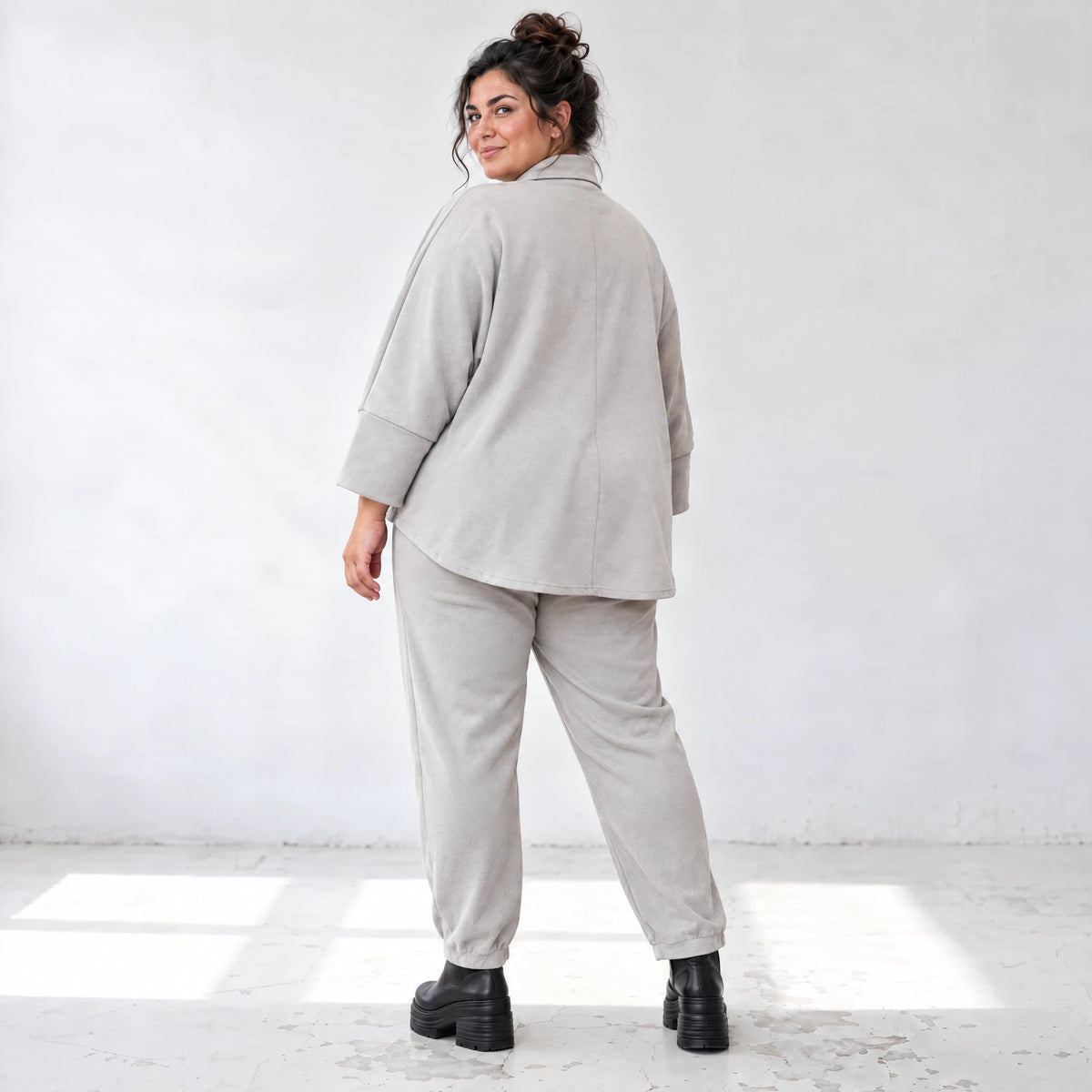 Karottenhose in grauer Jeansoptik mit elastischem Komfortbund und weicher Stretchqualität