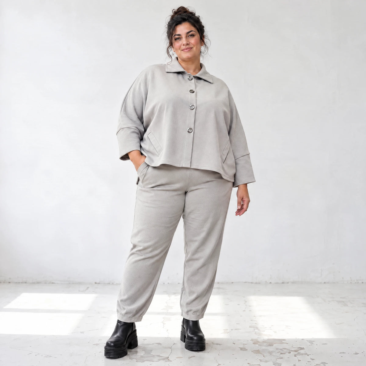 Karottenhose in grauer Jeansoptik mit elastischem Komfortbund und weicher Stretchqualität