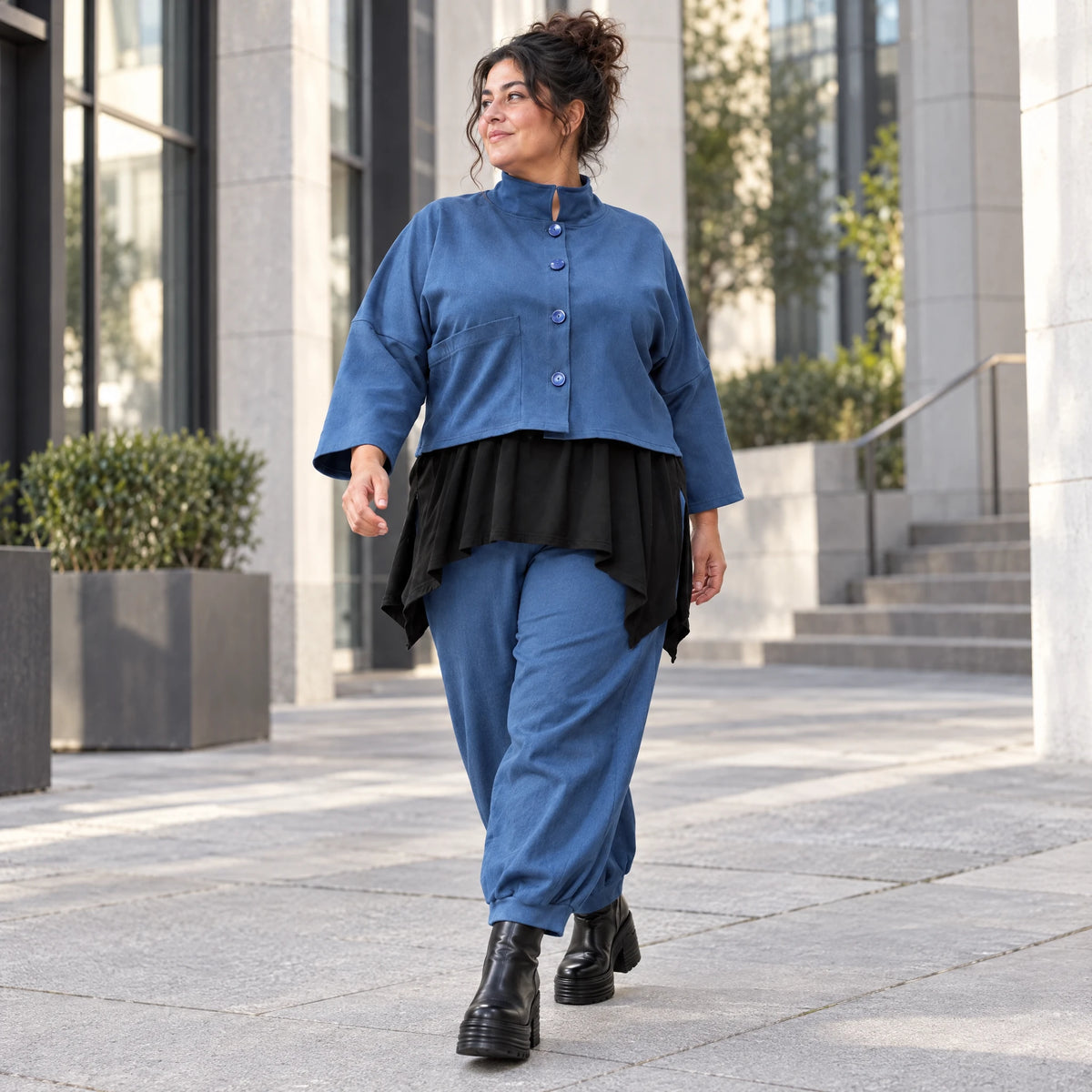 Jeansjacke Stretchdenim mit Stehkragen Langarm Knopfverschluss und aufgesetzten Taschen