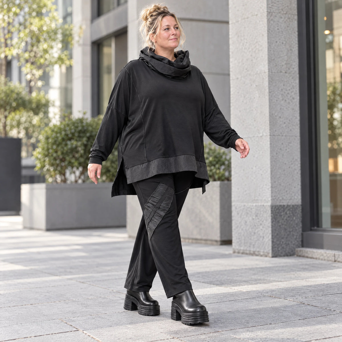 Winterhose aus Stretchjersey mit geradem Bein elastischem Bund und Overlocknahtdetail