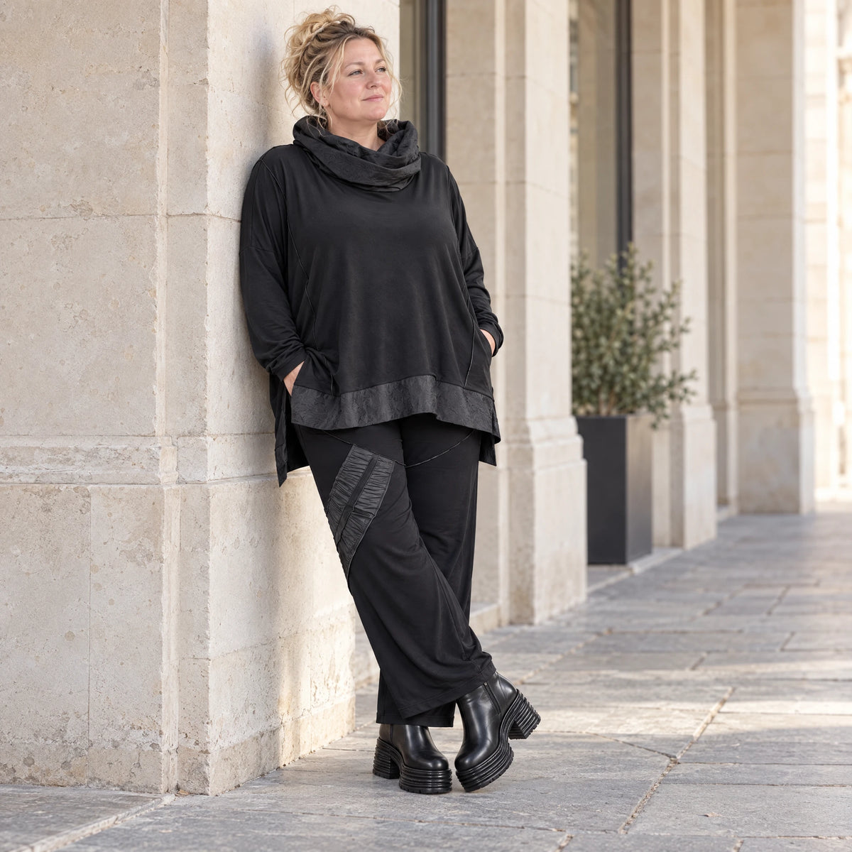 Winterhose aus Stretchjersey mit geradem Bein elastischem Bund und Overlocknahtdetail