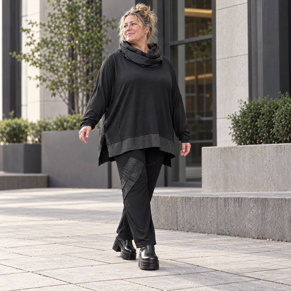Winterhose aus Stretchjersey mit geradem Bein elastischem Bund und Overlocknahtdetail