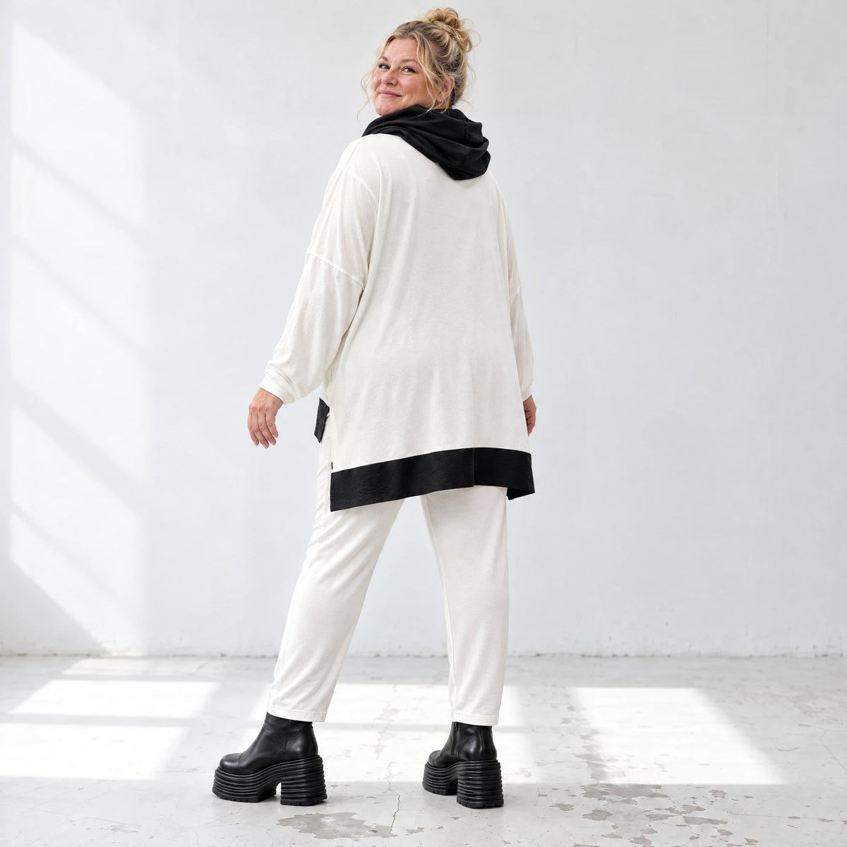 Weiche dehnbare Leggings in Karottenform mit elastischem Bund als Winterbasic