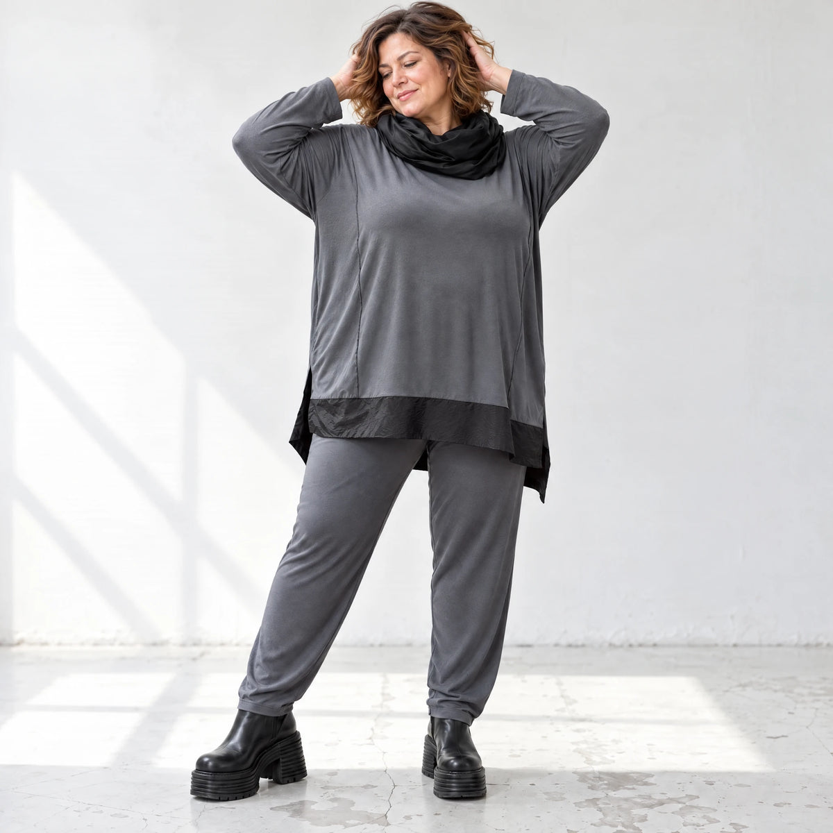 Graue Karottenleggings aus Jersey mit Stretch und Elastikbund weich und bequem warm