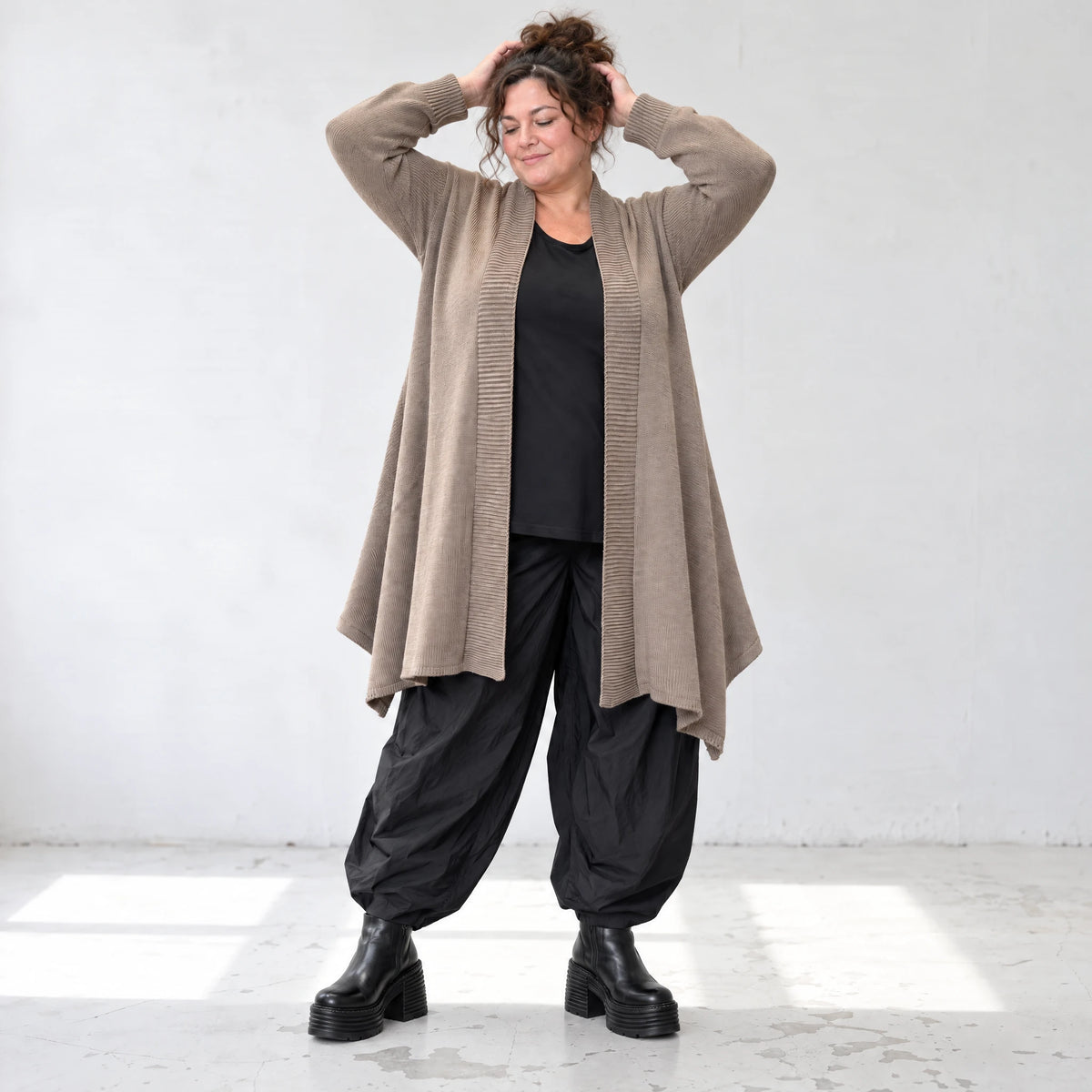 Taupe Strickcardigan in Glockenform mit Stehkragen Seitentaschen Baumwollstretch