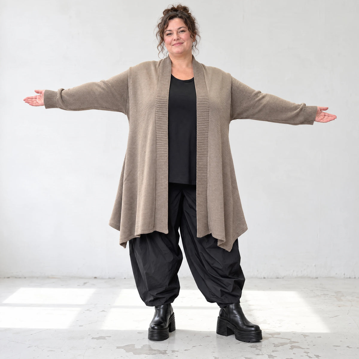 Taupe Strickcardigan in Glockenform mit Stehkragen Seitentaschen Baumwollstretch
