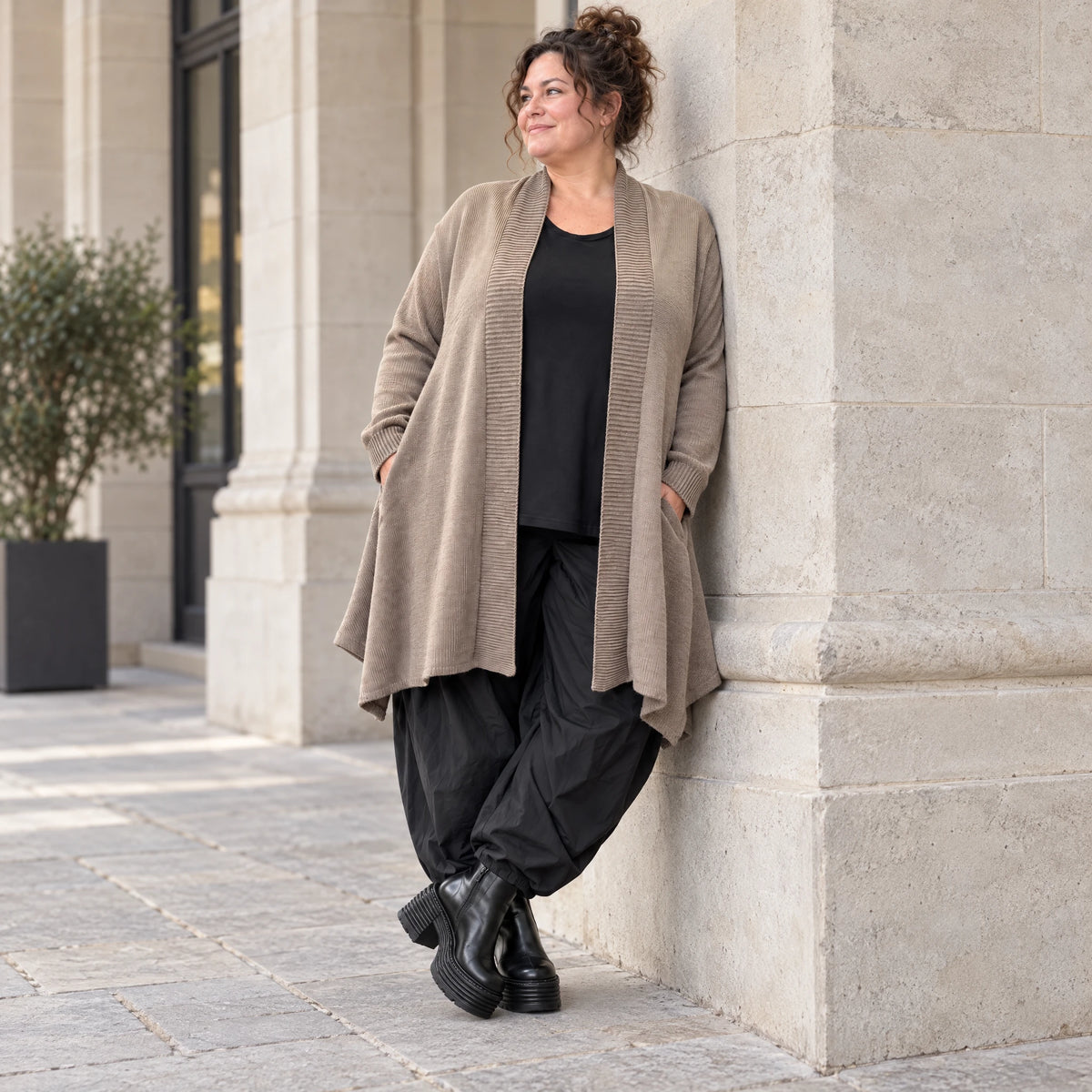 Taupe Strickcardigan in Glockenform mit Stehkragen Seitentaschen Baumwollstretch