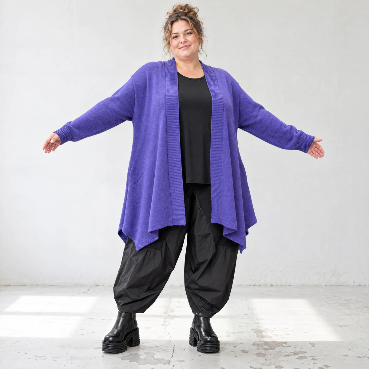 Cardigan aus Baumwolle in Violett mit Stehkragen A-Linie weich verschlusslos warm