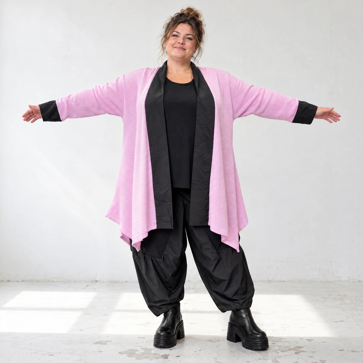 Strickcardigan aus Baumwolle in A-Linie mit Stehkragen und Memorytaft ohne Verschluss