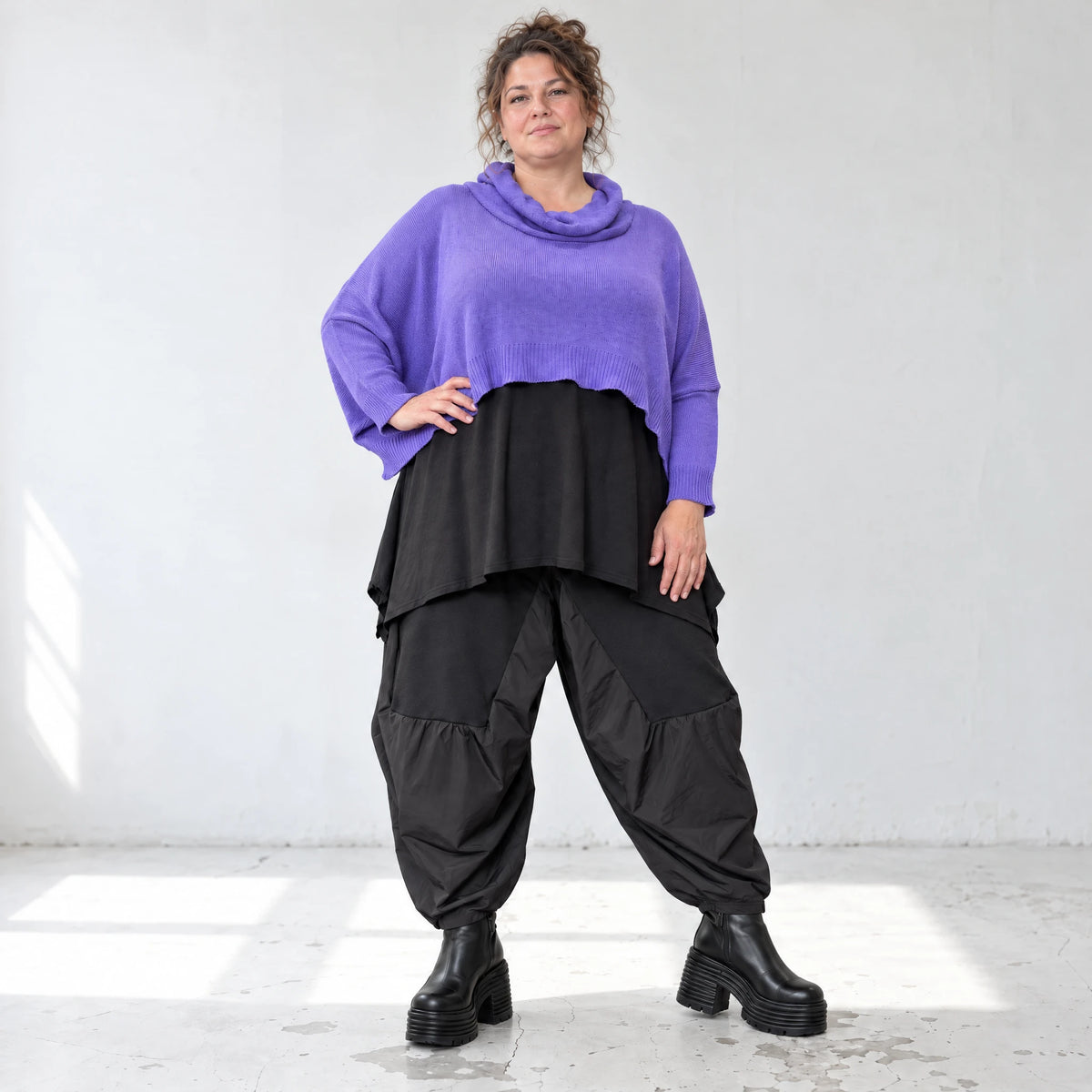 Lila Stricküberwurf in Kastenform aus weichem dehnbarem Baumwollstrick ohne Verschluss