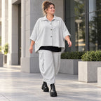 Graue Bluse aus weichem Ribbstoff mit Hemdkragen und gerundetem Saum für kalte Wintertage