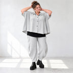 Graue Bluse aus weichem Ribbstoff mit Hemdkragen und gerundetem Saum für kalte Wintertage
